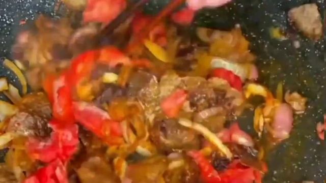 ЯЗЫК ПРОГЛОТИТЬ МОЖНО 😋 МЯСО С БАКЛАЖАНАМИ 🍆