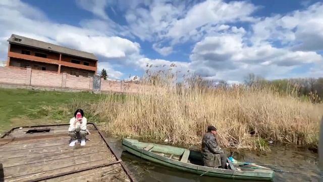 ЗЛОЙ ГУЛЯЕТ С ТОЛПОЙ ПОДПИСЧИКОВ У МАМЫ В ДЕРЕВНЕ