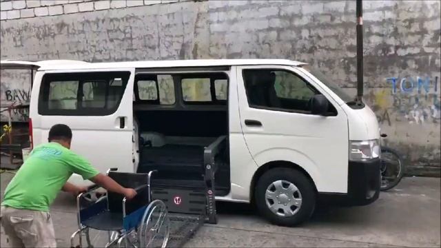 Mariani Single Arm Wheelchair Lift - Toyota Hiace Grandia