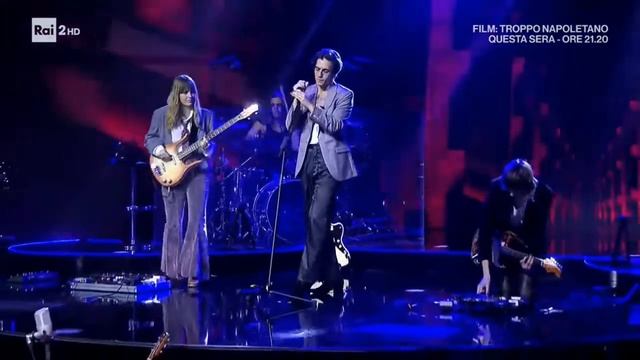 Måneskin cover Amandoti | Live (Lyrics)