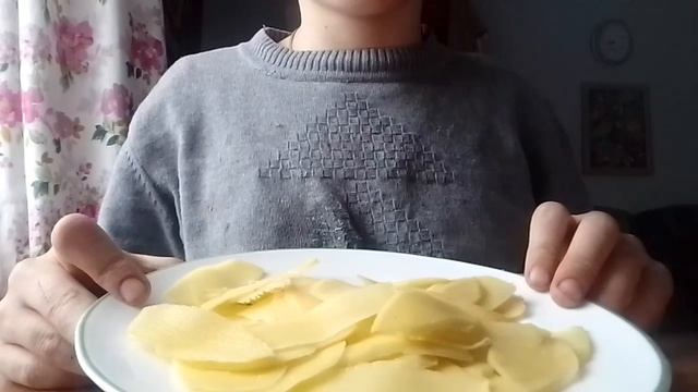 Как приготовить чипсы😋