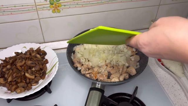 Курица с Грибами и Сыром! Быстрый рецепт Жюльен на сковороде