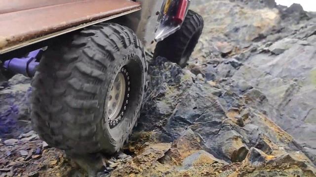 Traxxas TRX4 Toyota BJ40: Solo at The Water Tank