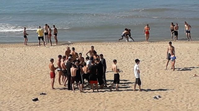 Лезгинка на море. Морская феерия на пляже детского лагеря Орлёнок. Джигиты зажигают.