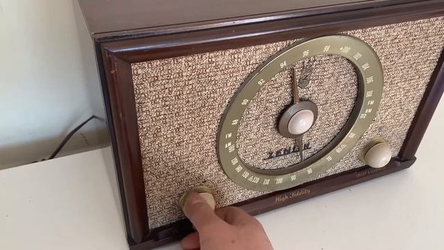 Cherry Wood 1956 Zenith Model B835R AM/FM Vacuum Tube Radio Sound Generating Beast!