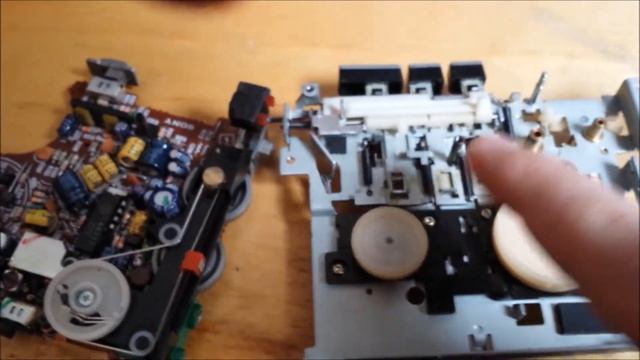 Démontage et nettoyage d'un Walkman F1