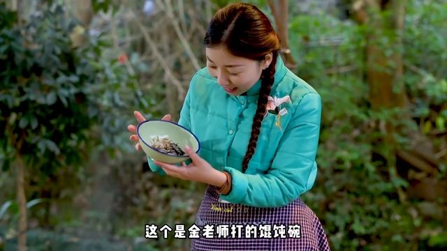 小雨吃重慶老麻抄手,湯料又麻又辣,一頓吃40個,巴适! 【市民朱小雨】