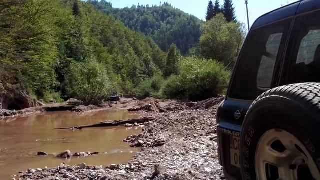cu iuly la volan nissan patrol 260 .mp4