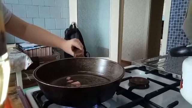 Моё утро 🌄 готовим яичницу 🍳