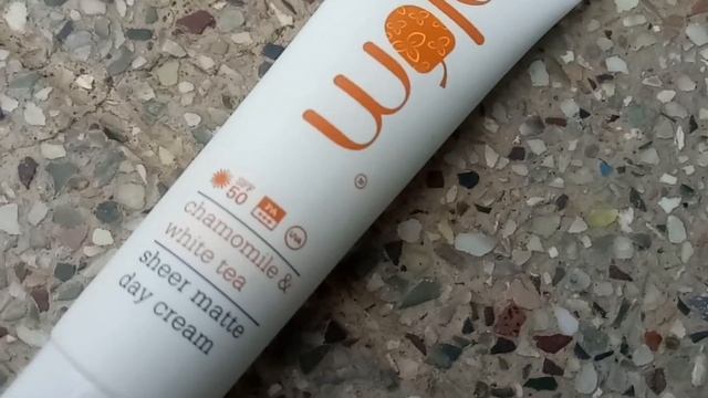 plum chamomile and white tea sunscreen review in tamil