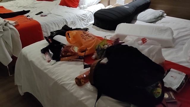 Пробую первый раз кимчи. Закуп продуктов на визаран и поездка