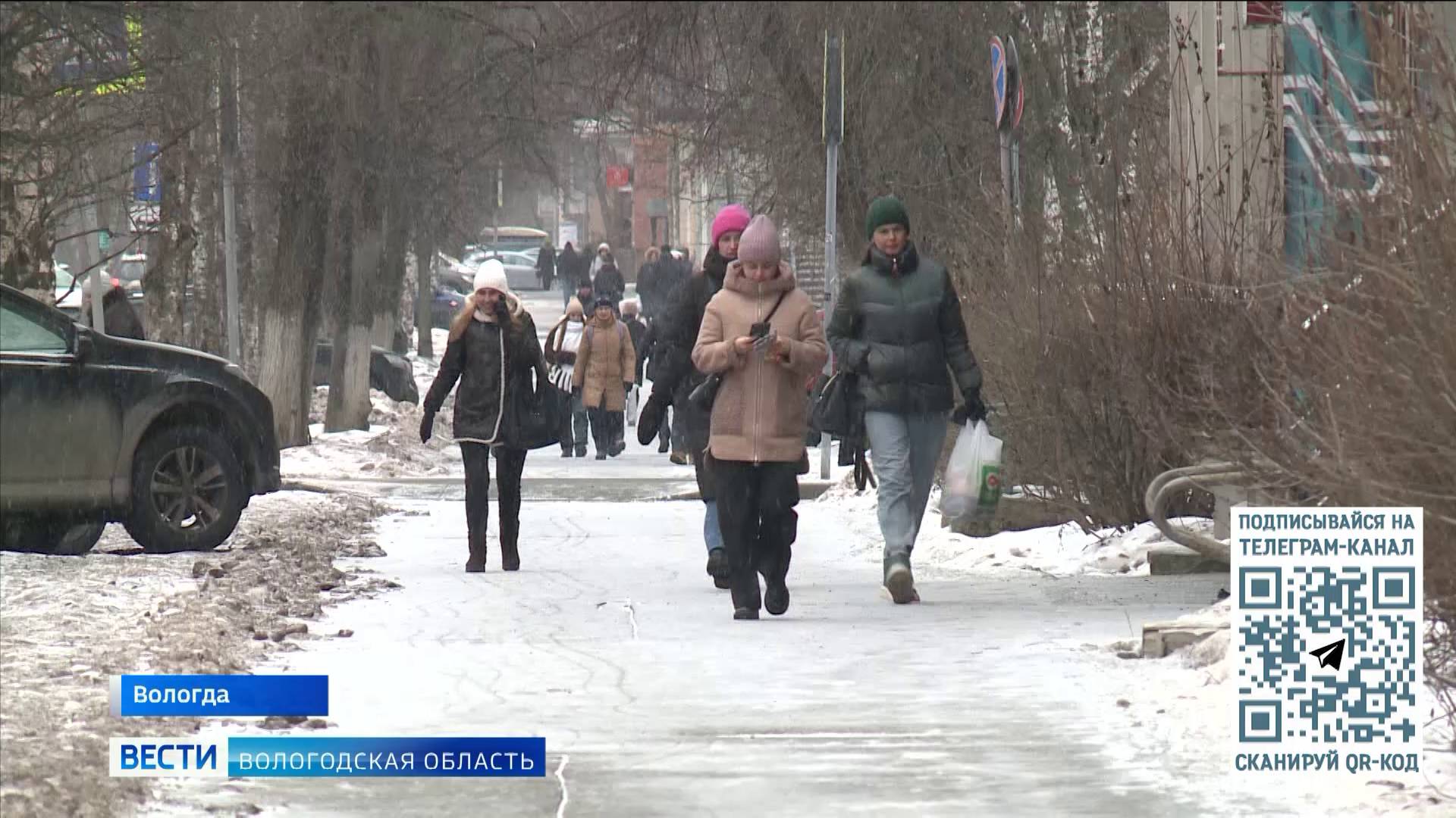 Вологодские коммунальщики бросили дополнительные силы на борьбу с гололёдом