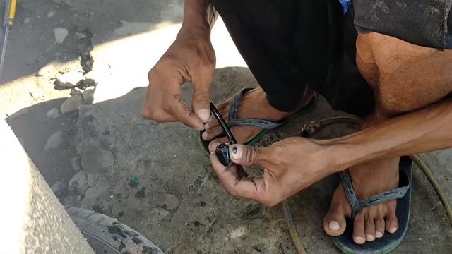 PAANO AYUSIN ANG BARADONG WINDSHIELD  WIPER NOZZLE SA ATING SASAKYAN / ISUZU DMAX