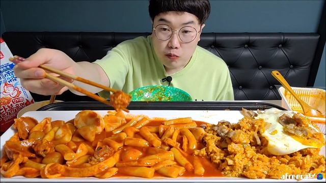 김치불닭볶음면 1봉지.. 삼겹살에.. 김치볶음밥 떡볶이 또묵자!!