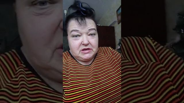 мне нужна маленькая скрышкой на стол когда я ем 17.01.2023