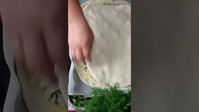 Пирог из дрожжевого теста с фаршем и картофелем в духовке
