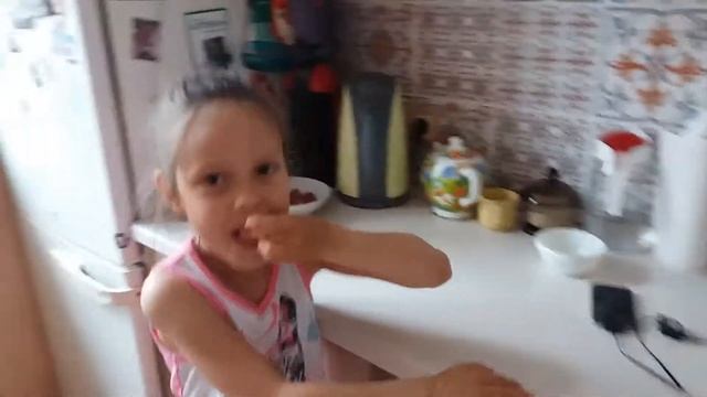 Таблетки для взрослых это враг для малениких