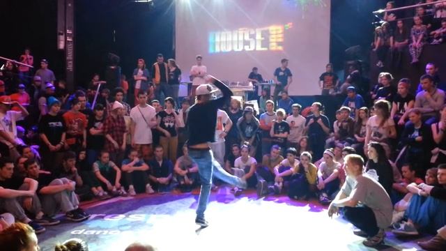 Stadia on RMT'13 House Pro Ale Slizkov VS ??