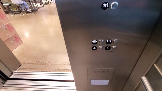 Nice Motor!! Mitsubishi Hydraulic Elevator at Whole Foods Market (Madison Broadway) - Seattle WA