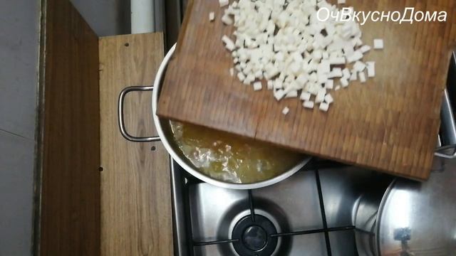 Суп с плавленными сырками и сухариками