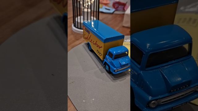 Модель автомобиля corgi ford