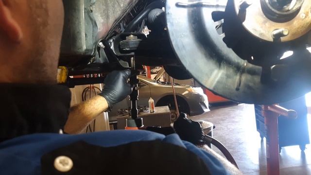 How to change Camry lower control arm or engine mount