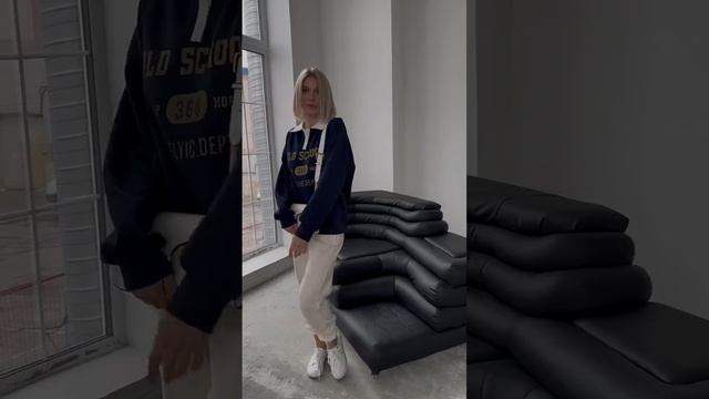 Аутфит с джоггерами... Еще больше образов для вдохновения в приложении N2B. Скачай прямо сейчас!