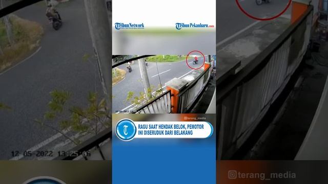 Ragu Saat Hendak Belok, Pemotor Ini Diseruduk Dari Belakang