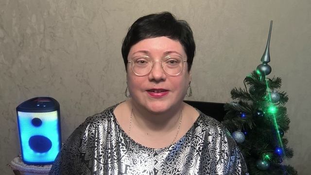 У леса на опушке жила зима в избушке