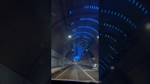 Длинный автотоннель под водой в Южной Корее
