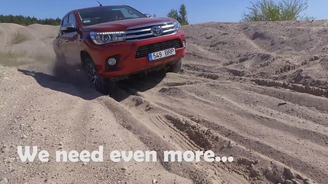 Toyota Hilux Off road test in the sand (4K)