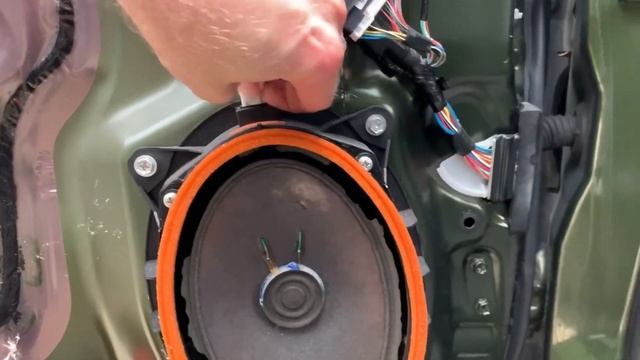 How To Fix: Land Cruiser LC200 Front Speaker Replacement