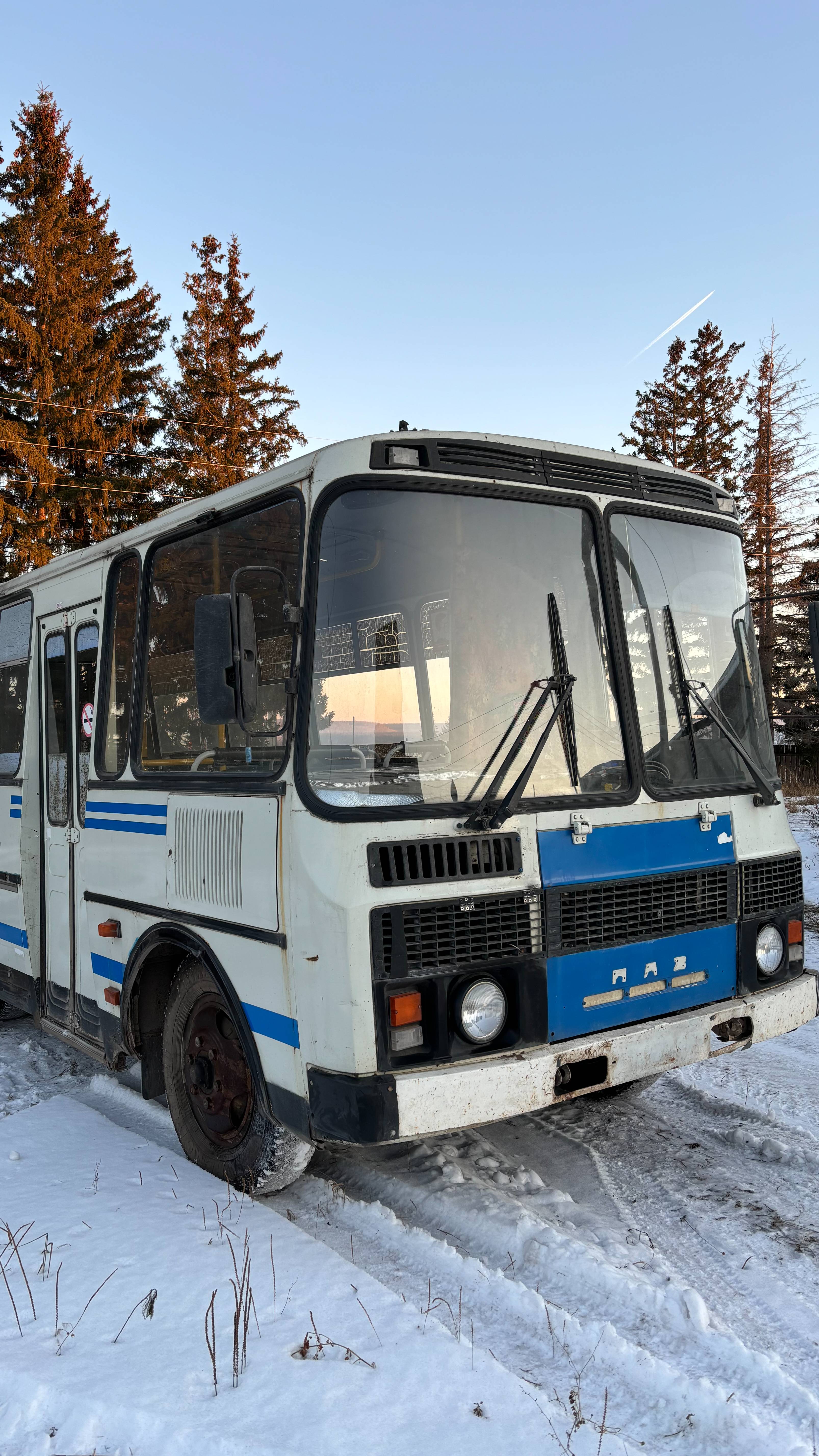 Продаю автобус в хорошем состоянии ПАЗик.  Двигатель в отличном состоянии. Подробности в описании