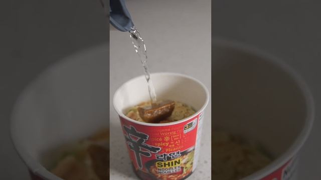 TESTING OUT VIRAL RAMEN NOODLES | Curry Flavor #shorts #hack #viral #recipe