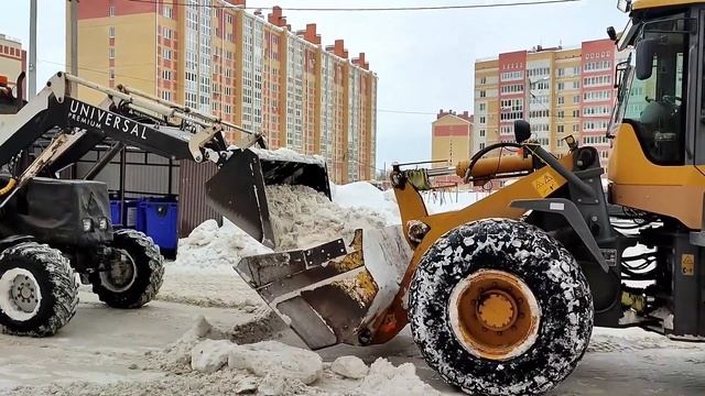 Вместе быстрее. Универсал Premium убирает снег