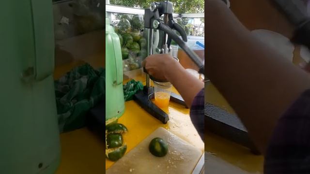 ES JERUK SEGER BANGET CUMA Rp.5,000,- DI PASAR REBO