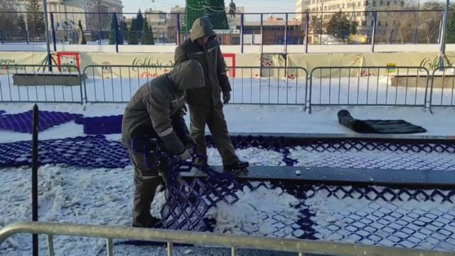 В Оренбурге начался демонтаж Новогоднего городка

Каток на площади им. Ленина будет работать до конц