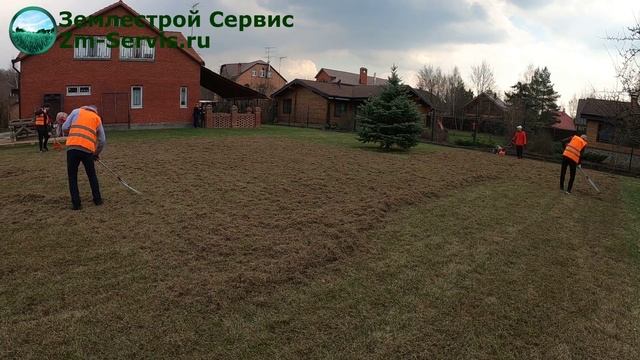 Обслуживание и подготовака газона весной.