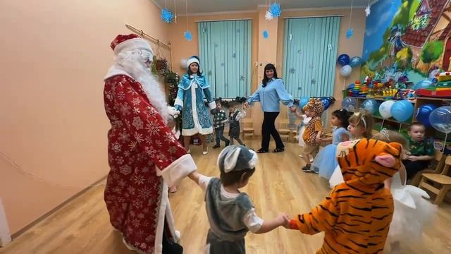 Новогодний утренник в младшей группе детского садика