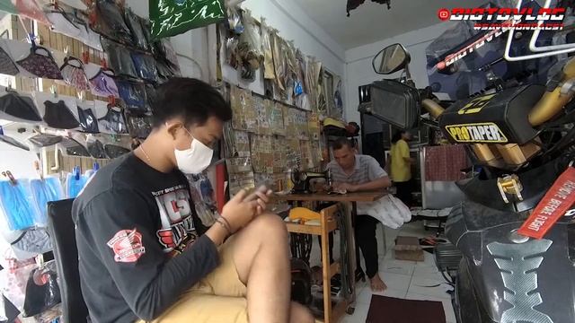 Modifikasi Honda Cs 1 #7 - Ganti Kulit Jok pakai Mbtech efek Cakaran Kucing :)  - Dioto Vlog