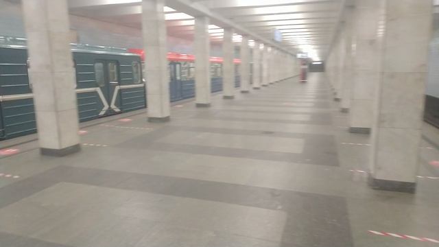 Пандемия, пустое метро