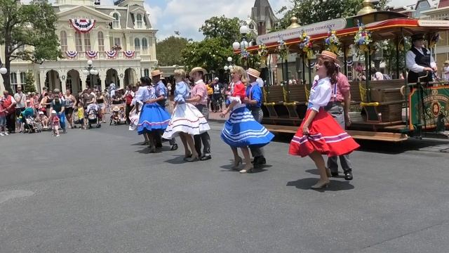 Main Street Trolley Show4 #upskirt#шоу#танец