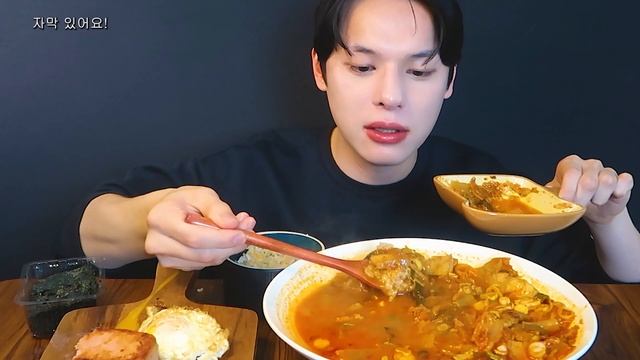 SUB)한국인의 근본조합! 김치찌개 계란프라이 스팸 김 먹방! Kimchi stew MUKBANG ASMR