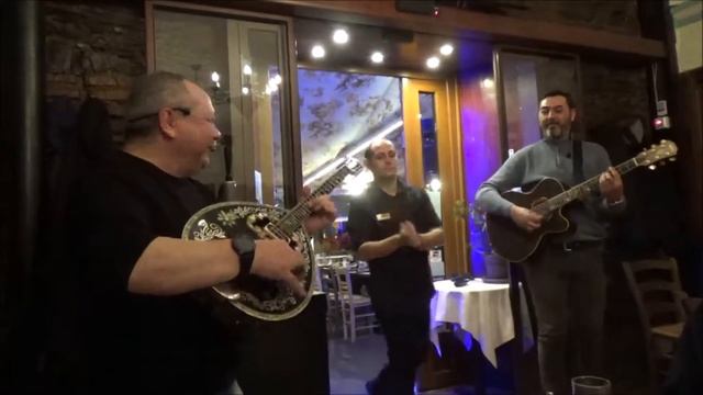 Greek dinner and music at the Palati Restaurant in Thessaloniki, Greece
