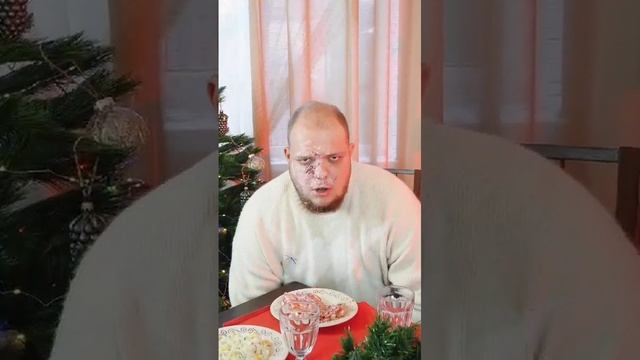 Новый год прошёл но, смешно, включите😆