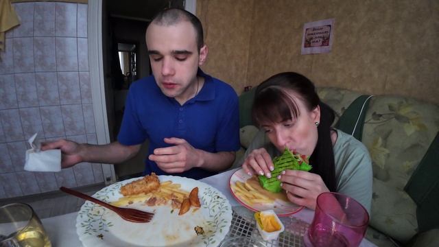 МУКБАНГ НАРЕЗКИ ЛУЧШЕЕ - ШАУРМА / КАРТОШКА ФРИ / СТРИПСЫ ИЗ ROSTIC`S / MUKBANG АСМР 12. 01. 2023