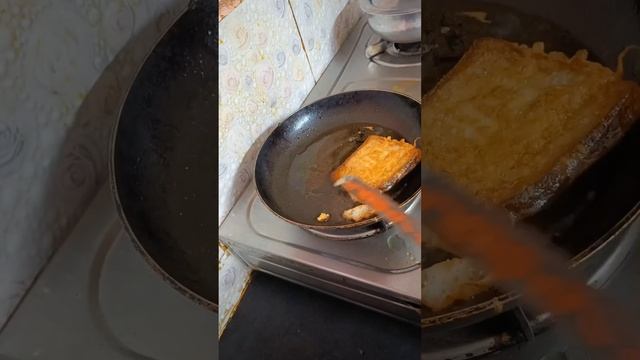 🤤Bread Omlet at home|Bhukkhad engineer|#shorts #viral #shortvideo #trending #youtubeshorts