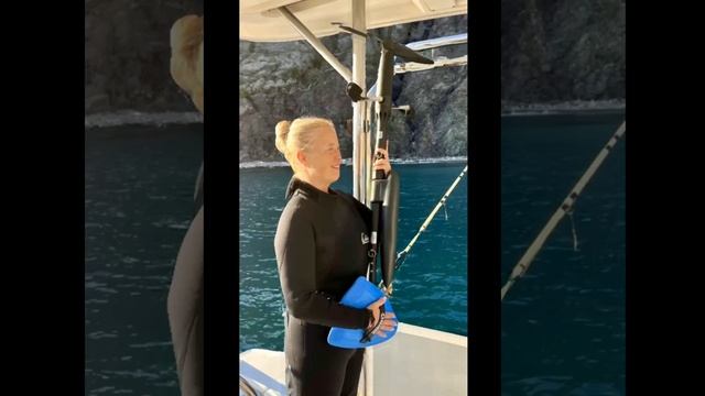 Учимся плавать в бассейне, продолжаем в море!