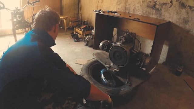 Timelapse: Bobber from 46-year old russian motorcycle. Part 1. (Урал: снова молодой)