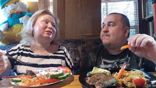 Обжор минтай жареный | Мукбанг рыба отварная с тушеной капустой и баклажанами